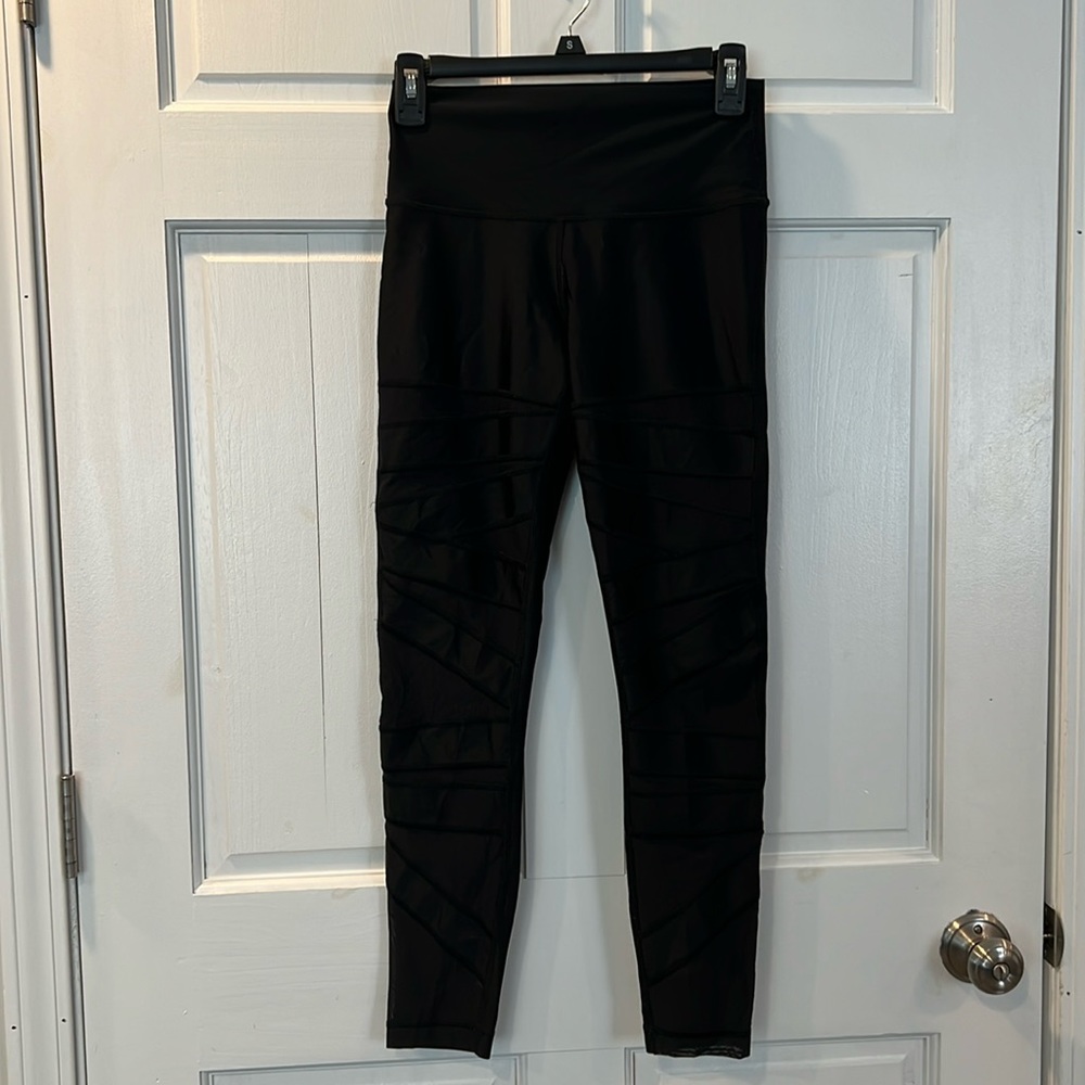 165. Lululemon Wunder Train Mesh High-Rise Tight Size 6